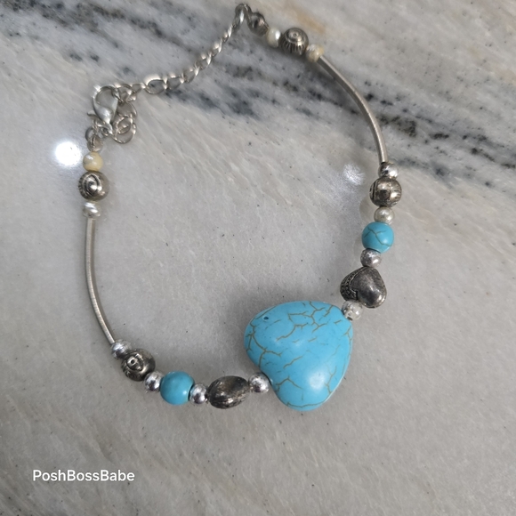 Jewelry - Turquoise tone heart stone bracelet